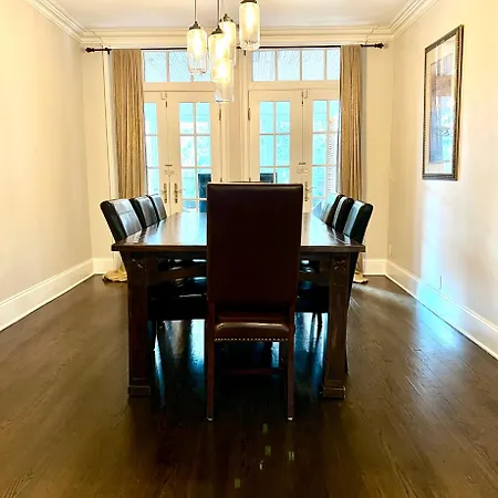 5 Bedroom Huge House In Location Parking Fireplace Back Yard Holiday home