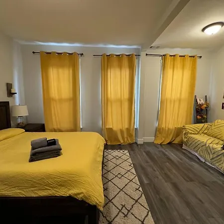 Apartment 2-bedroom Unit In Wicker Park With 1 Garage Parking Chicago
