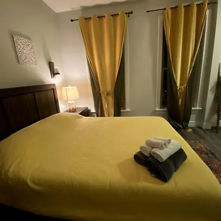 Apartment 2-bedroom Unit In Wicker Park With 1 Garage Parking