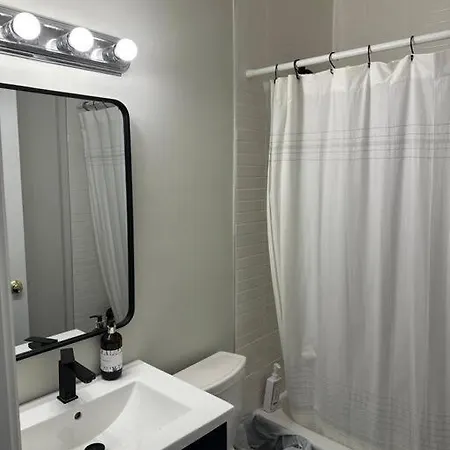 2-bedroom Unit In Wicker Park With 1 Garage Parking Apartment *