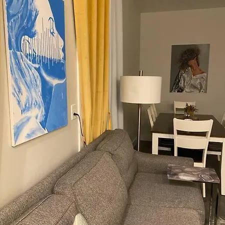 2-bedroom Unit In Wicker Park With 1 Garage Parking
