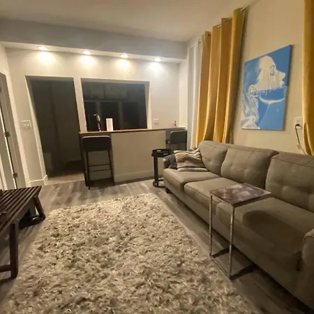 2-bedroom Unit In Wicker Park With 1 Garage Parking * Chicago