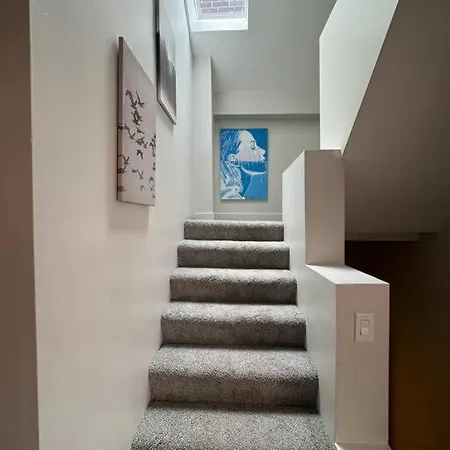 Apartment 2-bedroom Unit In Wicker Park With 1 Garage Parking *
