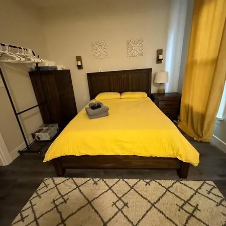 2-bedroom Unit In Wicker Park With 1 Garage Parking *