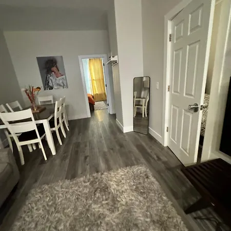 2-bedroom Unit In Wicker Park With 1 Garage Parking Apartment