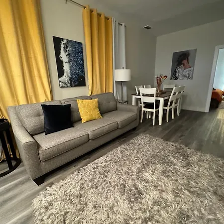 2-bedroom Unit In Wicker Park With 1 Garage Parking *
