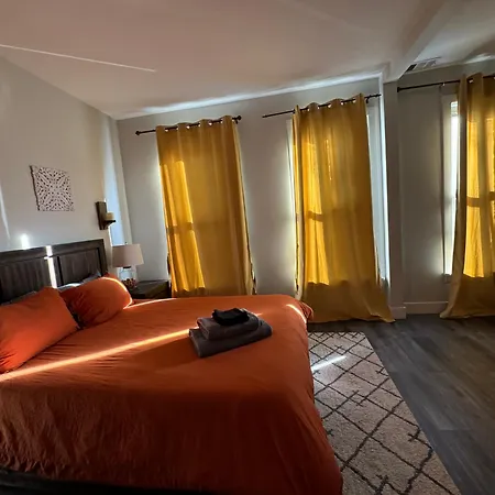 Apartment 2-bedroom Unit In Wicker Park With 1 Garage Parking