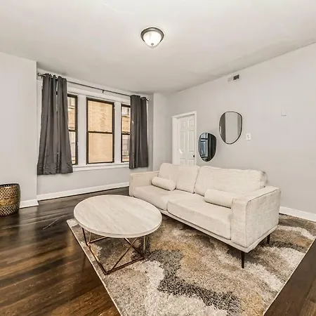 2 Bedroom Near U Campus & The Lakefront!