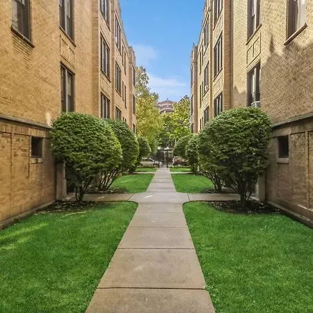 Apartment 2 Bedroom Near U Campus & The Lakefront! Chicago