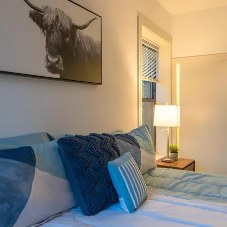 3br Prime Hyde Park Location Near Uchicago And Dining Apartment
