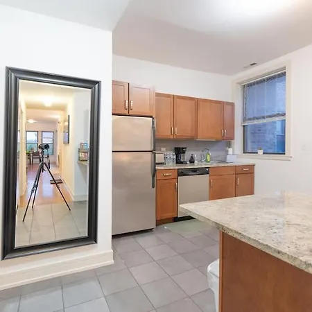 3br Prime Hyde Park Location Near Uchicago And Dining Apartment