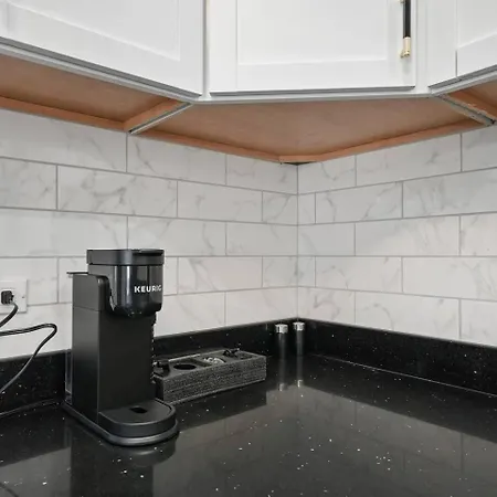 Holiday home Gorgeous 5 Bedroom Gem With Games *
