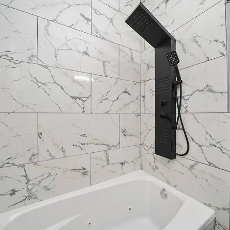 Gorgeous 5 Bedroom Gem With Games Chicago