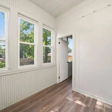 Gorgeous 5 Bedroom Gem With Games * Chicago