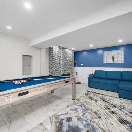 Holiday home Gorgeous 5 Bedroom Gem With Games
