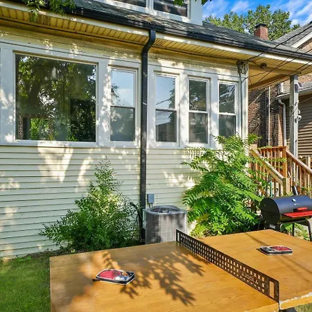 Holiday home Gorgeous 5 Bedroom Gem With Games *
