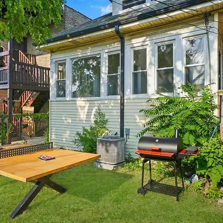 Holiday home Gorgeous 5 Bedroom Gem With Games Chicago