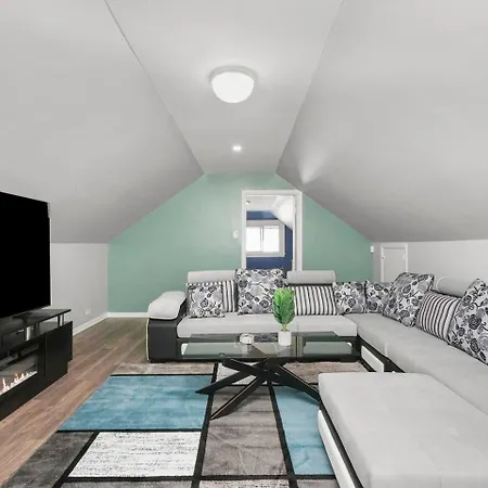 Holiday home Gorgeous 5 Bedroom Gem With Games *