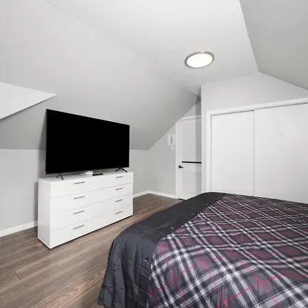 Gorgeous 5 Bedroom Gem With Games Holiday home
