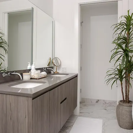 Premier Penthouses And With Captivating Views Of Millennium Park Apartment *