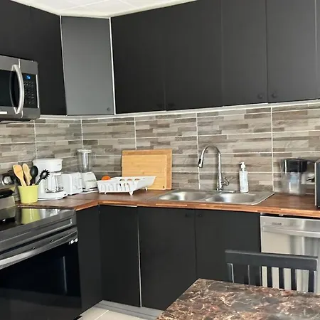 Spacious 1-bedroom Unit In Lincoln Park