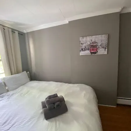 Spacious 1-bedroom Unit In Lincoln Park Apartment *