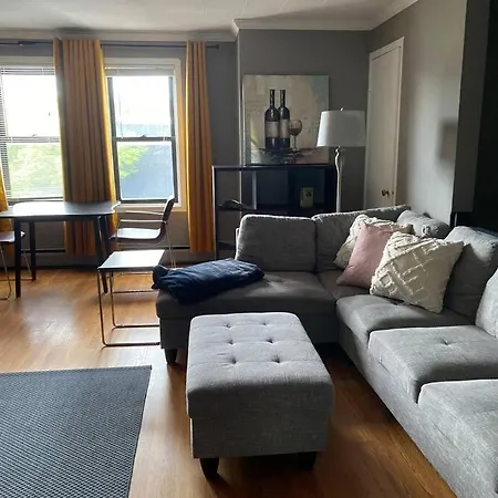 Spacious 1-bedroom Unit In Lincoln Park *