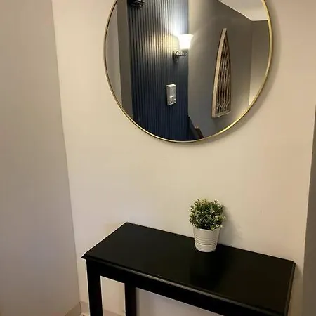 Spacious 1-bedroom Unit In Lincoln Park