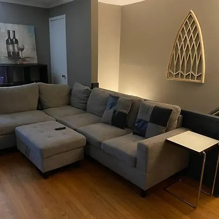 Spacious 1-bedroom Unit In Lincoln Park