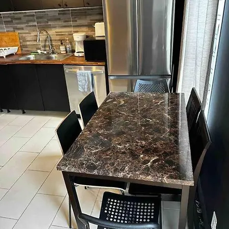 Apartment Spacious 1-bedroom Unit In Lincoln Park *