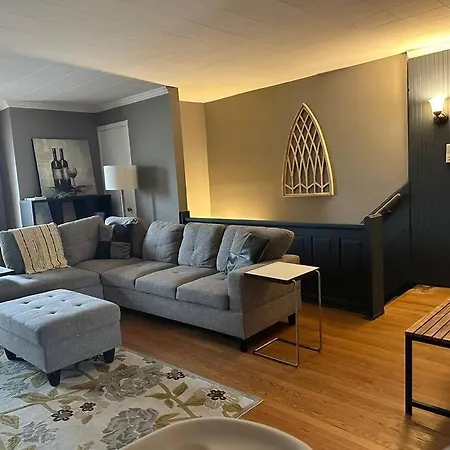 Spacious 1-bedroom Unit In Lincoln Park Apartment Chicago