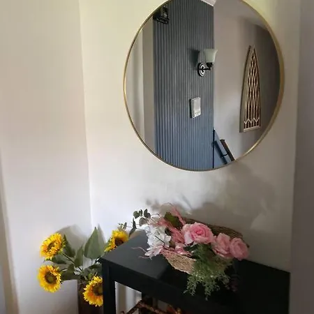 Spacious 1-bedroom Unit In Lincoln Park Apartment *