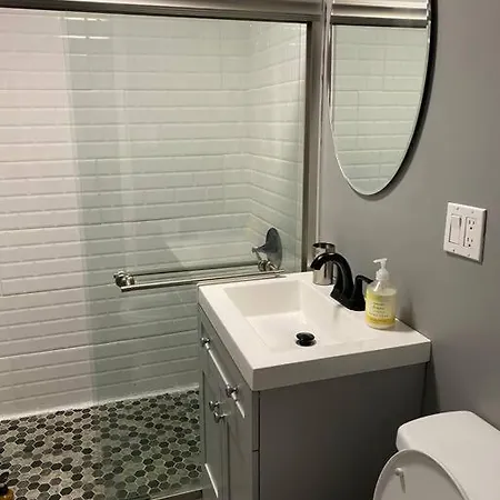 Apartment Spacious 1-bedroom Unit In Lincoln Park *