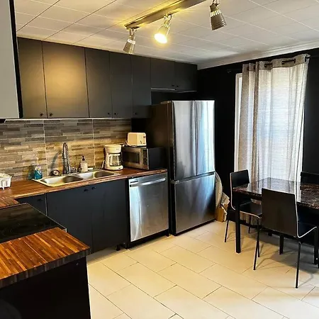 Spacious 1-bedroom Unit In Lincoln Park Apartment Chicago