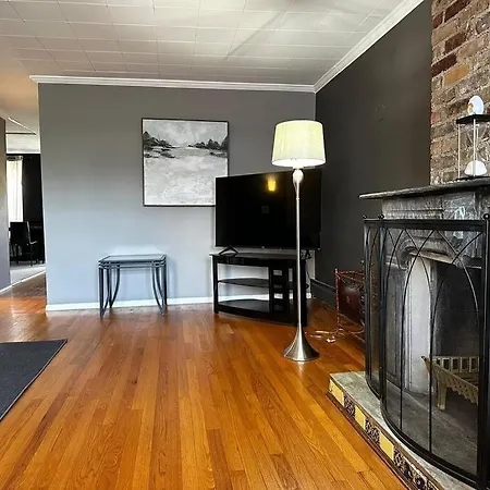 Apartment Spacious 1-bedroom Unit In Lincoln Park