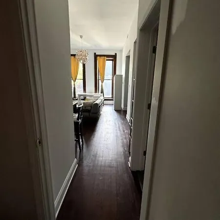 Apartment Spacious 2 Bedroom Unit With 1 Parking Spot, Close By The The Lake