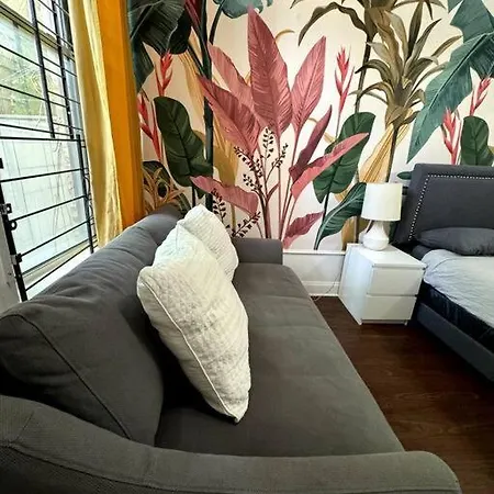 Apartment Spacious 2 Bedroom Unit With 1 Parking Spot, Close By The The Lake