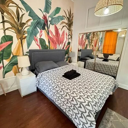 Spacious 2 Bedroom Unit With 1 Parking Spot, Close By The The Lake Apartment Chicago