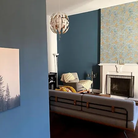 Apartment Spacious 2 Bedroom Unit With 1 Parking Spot, Close By The The Lake