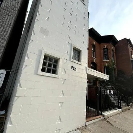 Spacious 2 Bedroom Unit With 1 Parking Spot, Close By The The Lake *