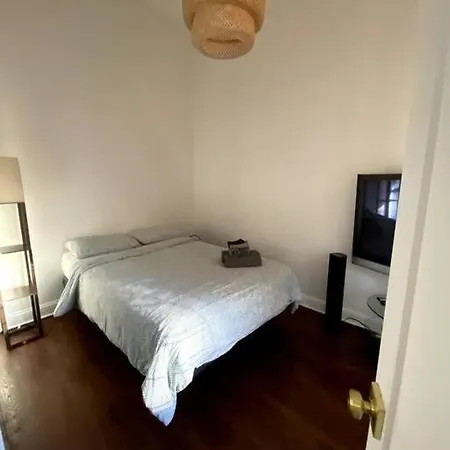 Spacious 2 Bedroom Unit With 1 Parking Spot, Close By The The Lake * Chicago