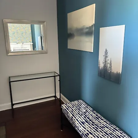 Spacious 2 Bedroom Unit With 1 Parking Spot, Close By The The Lake *
