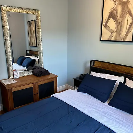 Bed & Breakfast Blue In Dorothy's Bnb