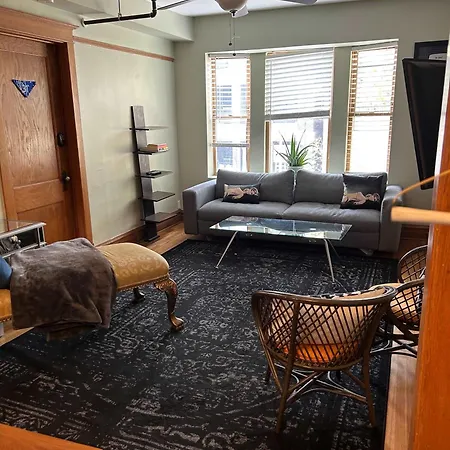 Blue In Dorothy's Bnb * Chicago
