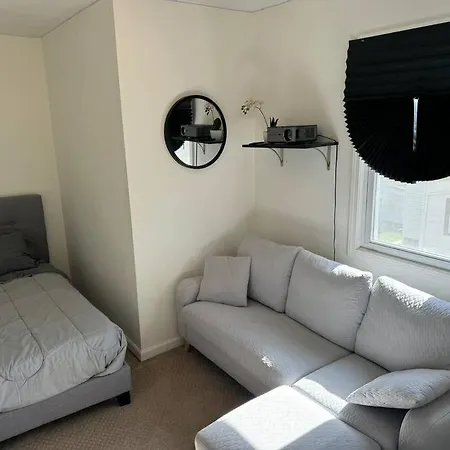 Cozy 4bd House Fireplace And Pond Chicago