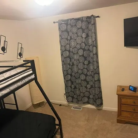 Cozy 4bd House Fireplace And Pond * Chicago