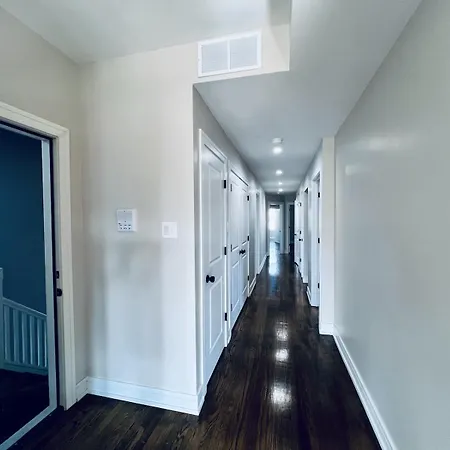 Harmony Near The Lake In Stylish 3 Bed 2 Bath Apartment