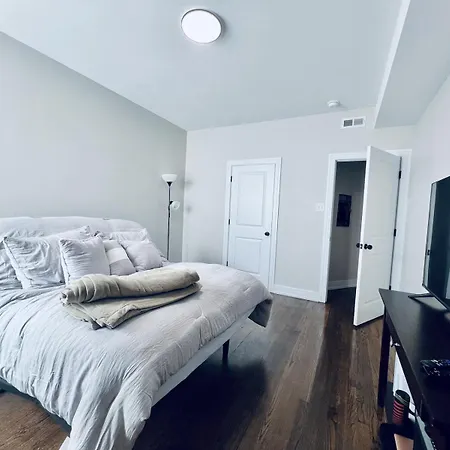 Harmony Near The Lake In Stylish 3 Bed 2 Bath *