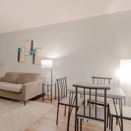 1br Gem In Prime, Vibrant Location Walk To Dining Apartment Chicago