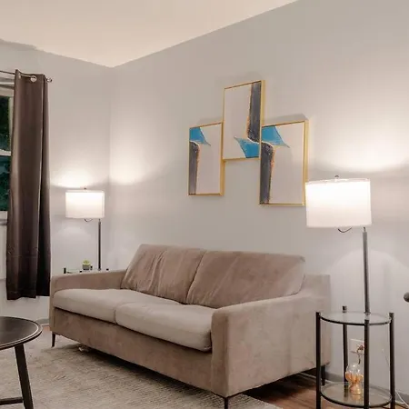 Apartment 1br Gem In Prime, Vibrant Location Walk To Dining Chicago